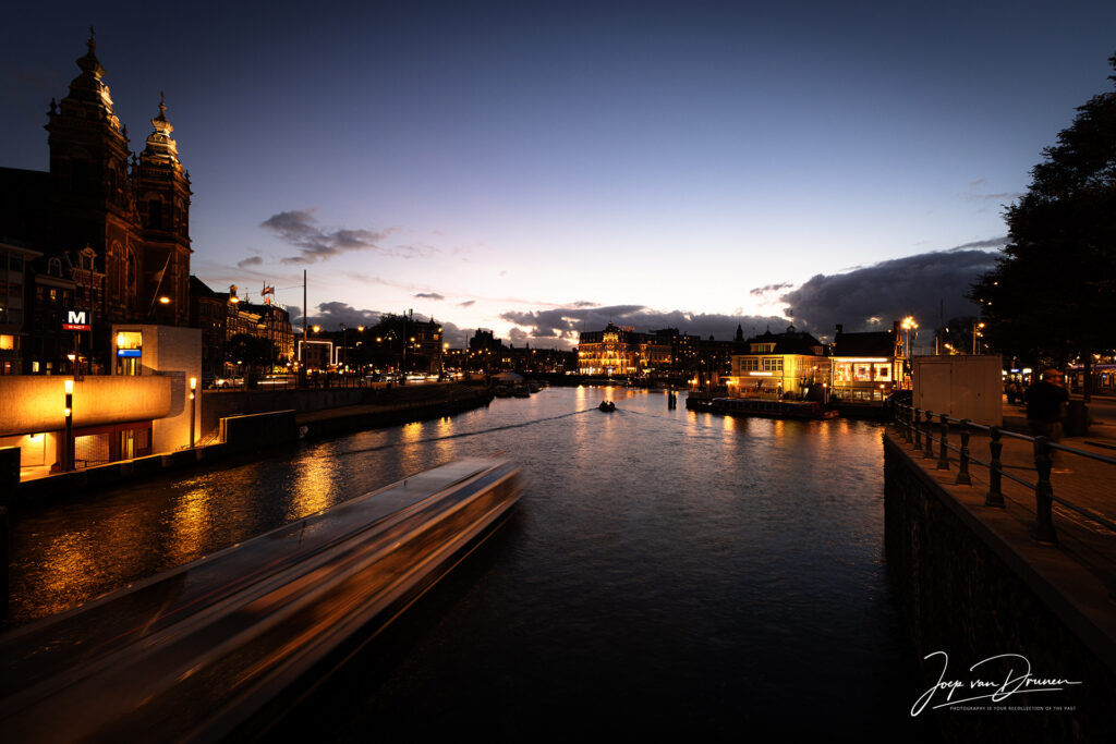 Amsterdam bij avond, blauwe uur