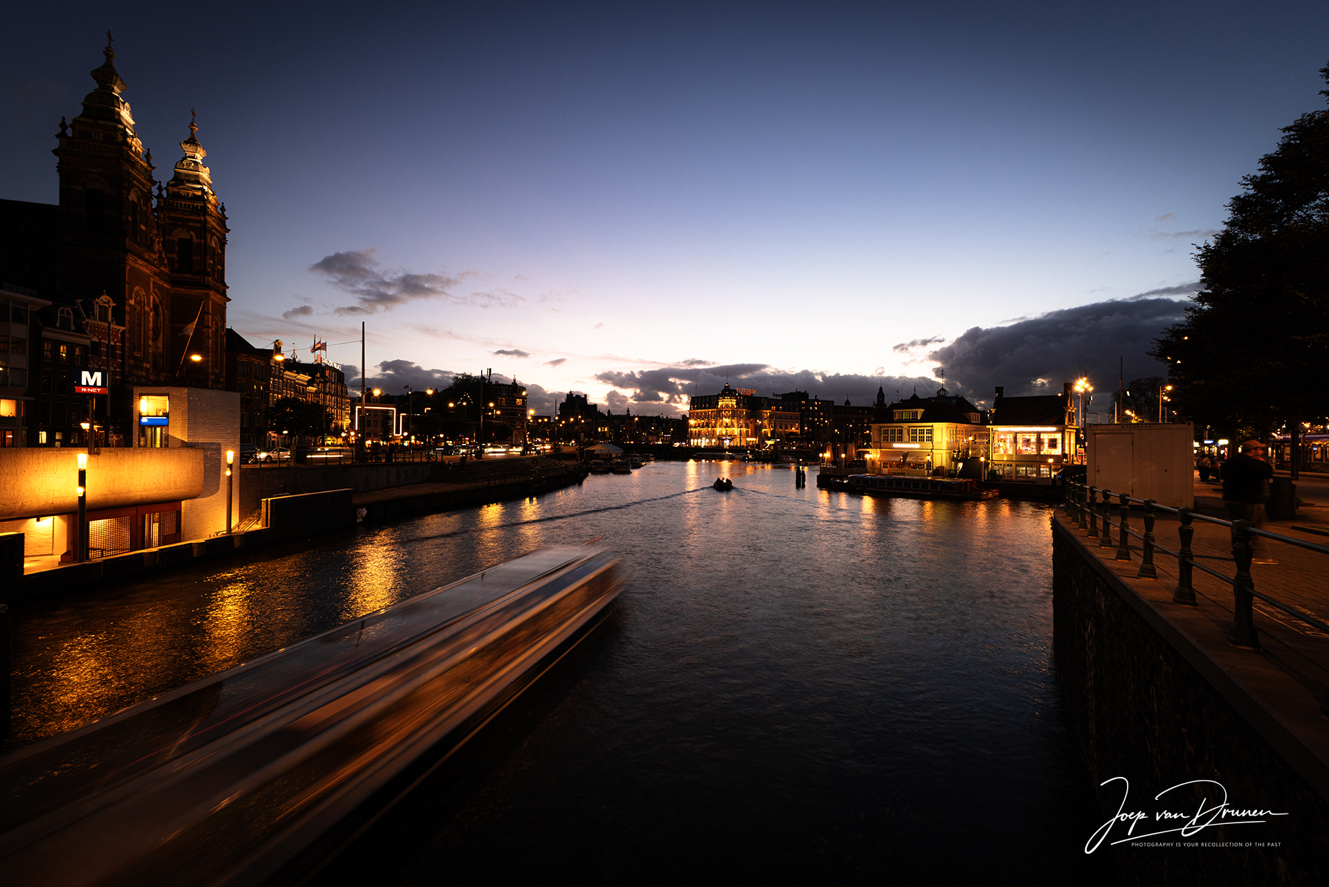 Amsterdam bij avond, blauwe uur